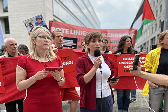 Rote Linie für Gaza: Protest vor dem Auswaertigen Amt am 5.6.2025. Foto: IPPNW